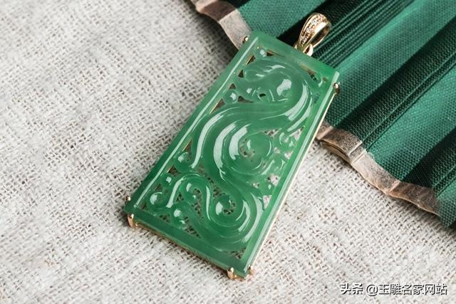 正规的翡翠鉴定证书是什么样的,翡翠手镯折射率1.66-第4张图片-翡翠网 正规的翡翠鉴定证书是什么样的,翡翠手镯折射率1.66-第4张图片-翡翠网