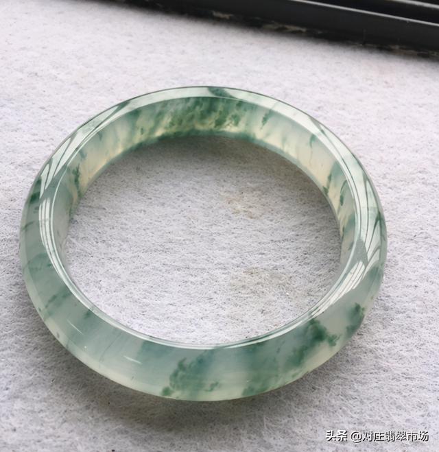 翡翠手镯12种颜色翡翠手镯图片大全图片欣赏图片-第4张图片-翡翠网 翡翠手镯12种颜色翡翠手镯图片大全图片欣赏图片-第4张图片-翡翠网