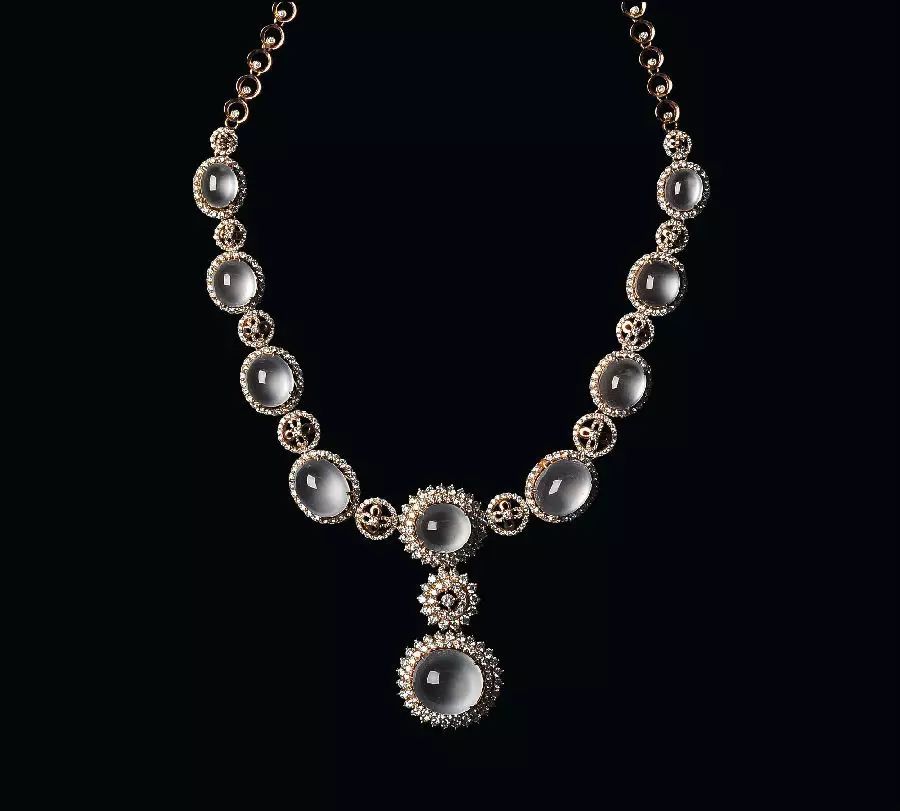 翡翠a货吊坠500元贵吗,翡翠项链价格一般多少-第1张图片-翡翠网 翡翠a货吊坠500元贵吗,翡翠项链价格一般多少-第1张图片-翡翠网