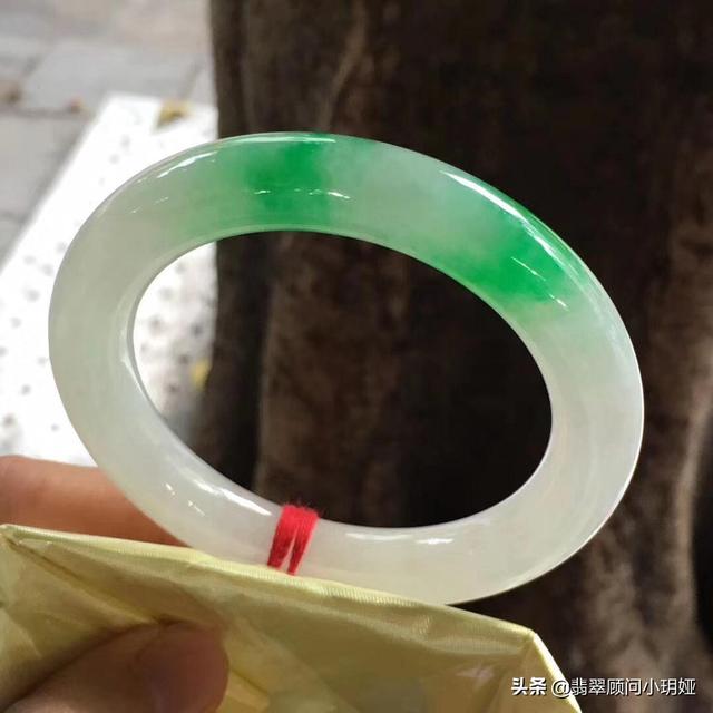 翡翠手镯小了怎么办翡翠镯子买大了怎么办-第2张图片-翡翠网 翡翠手镯小了怎么办翡翠镯子买大了怎么办-第2张图片-翡翠网