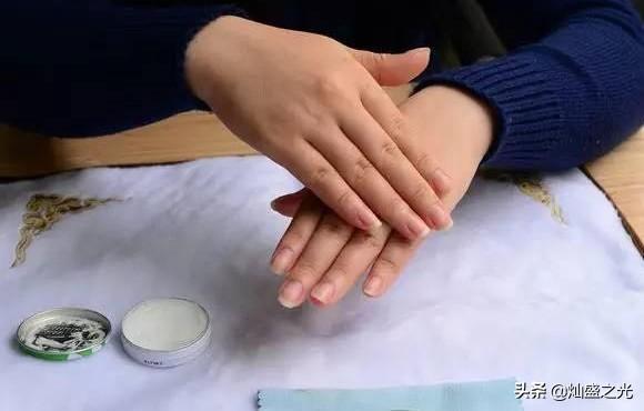 翡翠手镯怎么带才正宗翡翠手镯带紫色好吗-第3张图片-翡翠网 翡翠手镯怎么带才正宗翡翠手镯带紫色好吗-第3张图片-翡翠网