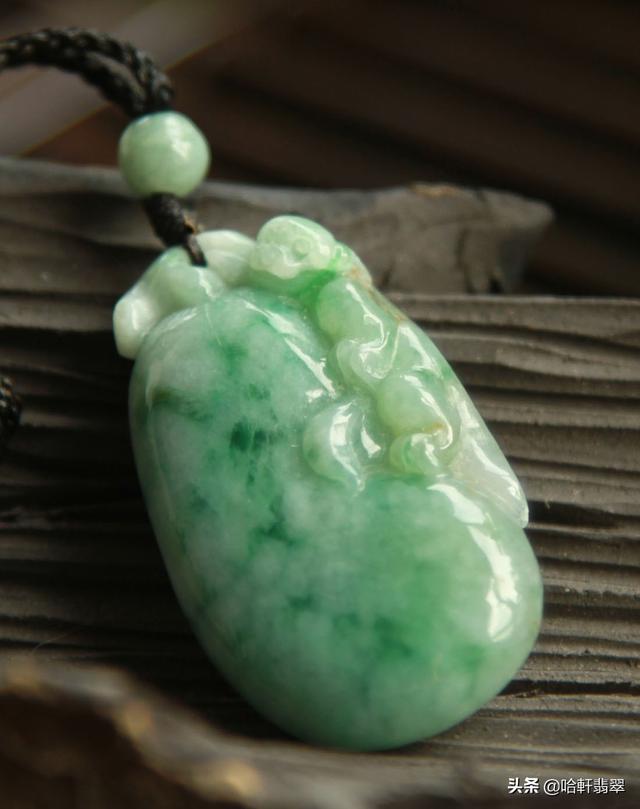翡翠干青手镯真假翡翠镯子鉴别-第2张图片-翡翠网 翡翠干青手镯真假翡翠镯子鉴别-第2张图片-翡翠网