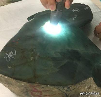 翡翠原石产量少吗,翡翠的原石在哪里-第1张图片-翡翠网 翡翠原石产量少吗,翡翠的原石在哪里-第1张图片-翡翠网