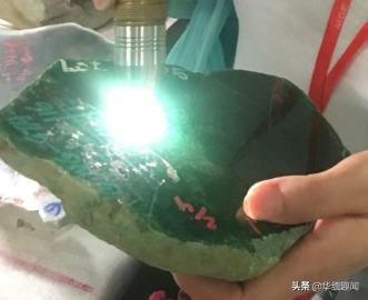 翡翠原石产量少吗,翡翠的原石在哪里-第3张图片-翡翠网 翡翠原石产量少吗,翡翠的原石在哪里-第3张图片-翡翠网