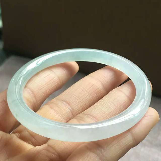 花18500买了个翡翠镯子,翡翠手镯专卖-第1张图片-翡翠网 花18500买了个翡翠镯子,翡翠手镯专卖-第1张图片-翡翠网