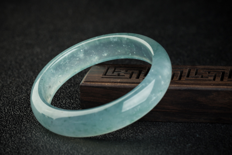 精品翡翠手镯价格,冰种翡翠手镯的价格-第1张图片-翡翠网 精品翡翠手镯价格,冰种翡翠手镯的价格-第1张图片-翡翠网