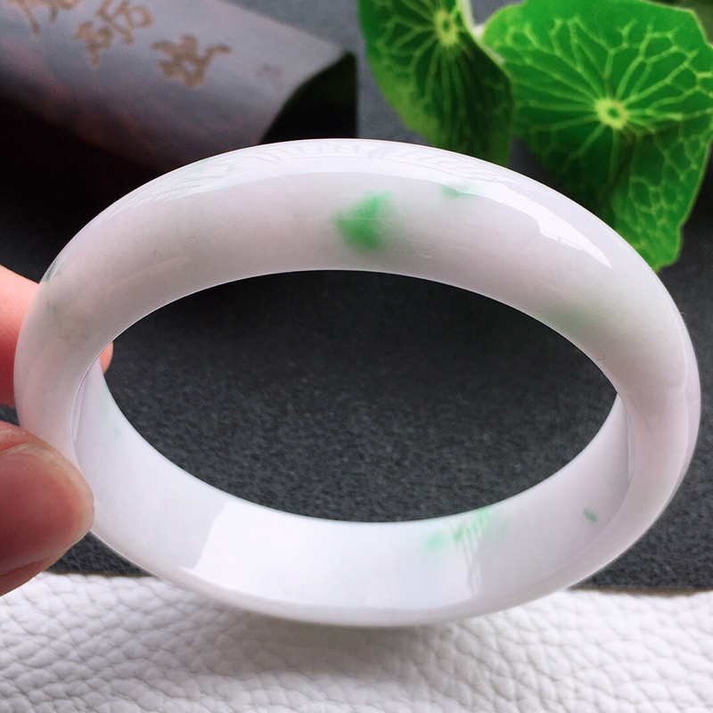 精品翡翠手镯价格,冰种翡翠手镯的价格-第2张图片-翡翠网 精品翡翠手镯价格,冰种翡翠手镯的价格-第2张图片-翡翠网