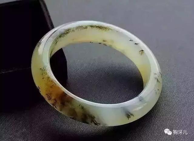 翡翠和黄龙玉哪个好,10万黄龙玉手镯图片及价格-第5张图片-翡翠网 翡翠和黄龙玉哪个好,10万黄龙玉手镯图片及价格-第5张图片-翡翠网