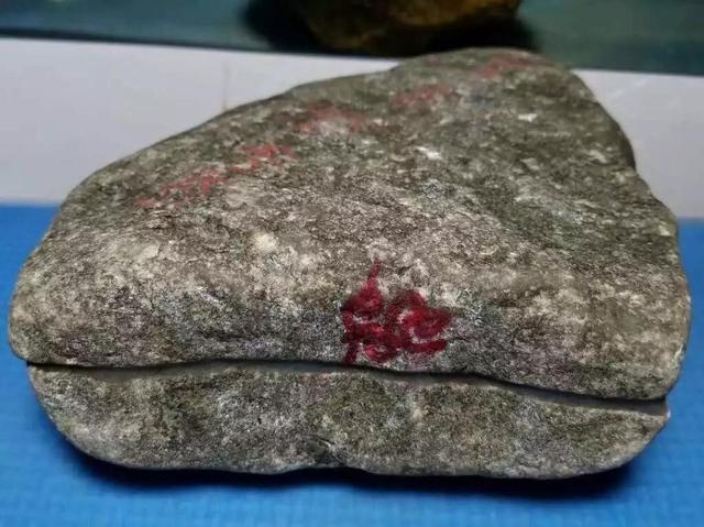 喀什糯化种翡翠原石,河南糯冰翡翠原石图片-第1张图片-翡翠网 喀什糯化种翡翠原石,河南糯冰翡翠原石图片-第1张图片-翡翠网