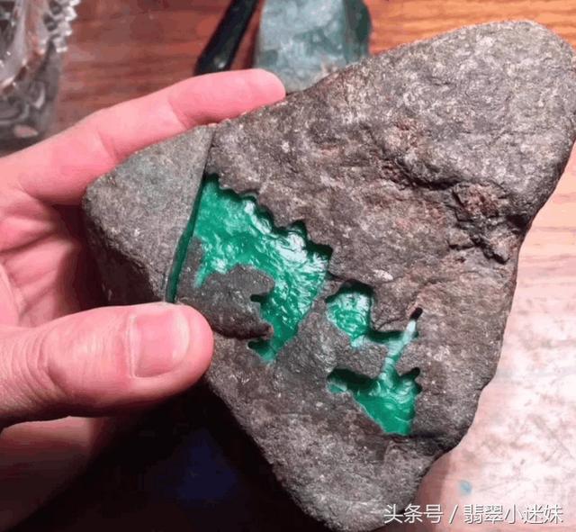 石头开翡翠原石,翡翠毛料原石-第12张图片-翡翠网 石头开翡翠原石,翡翠毛料原石-第12张图片-翡翠网