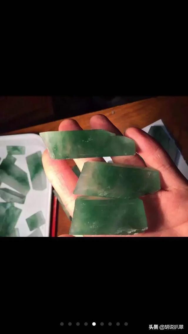 白底青翡翠原石翡翠油青种好还是白底青好-第5张图片-翡翠网 白底青翡翠原石翡翠油青种好还是白底青好-第5张图片-翡翠网