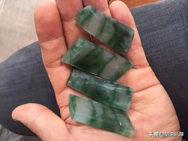 白底青翡翠原石翡翠油青种好还是白底青好-第8张图片-翡翠网 白底青翡翠原石翡翠油青种好还是白底青好-第8张图片-翡翠网