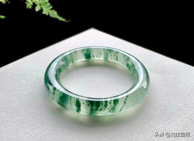 冰种翡翠手镯图片大全及价格手镯翡翠冰-第4张图片-翡翠网 冰种翡翠手镯图片大全及价格手镯翡翠冰-第4张图片-翡翠网