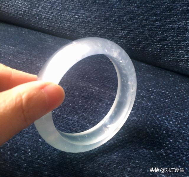 冰种翡翠手镯图片大全及价格手镯翡翠冰-第7张图片-翡翠网 冰种翡翠手镯图片大全及价格手镯翡翠冰-第7张图片-翡翠网