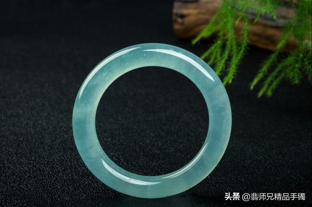 怎么养翡翠镯子,翡翠手镯隔-第1张图片-翡翠网 怎么养翡翠镯子,翡翠手镯隔-第1张图片-翡翠网