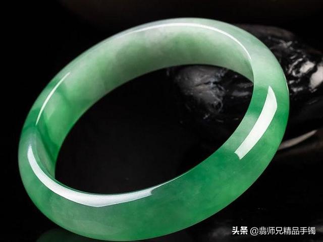 怎么养翡翠镯子,翡翠手镯隔-第2张图片-翡翠网 怎么养翡翠镯子,翡翠手镯隔-第2张图片-翡翠网