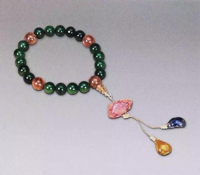 银丝手镯制作方法,清朝银丝翡翠手镯-第17张图片-翡翠网 银丝手镯制作方法,清朝银丝翡翠手镯-第17张图片-翡翠网