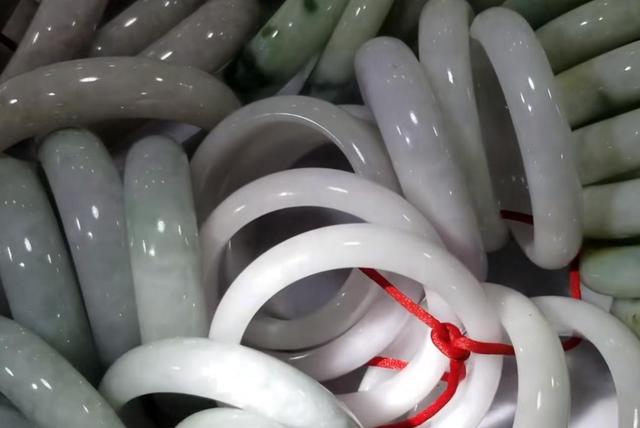 缅甸翡翠手镯缅甸玉镯子怎么鉴定-第6张图片-翡翠网