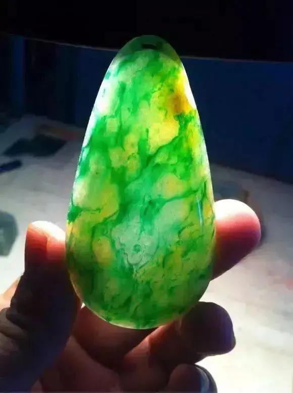 翡翠后江原石怎么鉴定,怎么买翡翠原石-第5张图片-翡翠网 翡翠后江原石怎么鉴定,怎么买翡翠原石-第5张图片-翡翠网