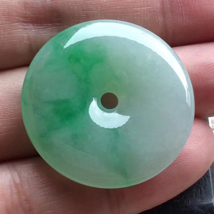 翡翠老坑飘绿花扣子价格的简单介绍-第2张图片-翡翠网 翡翠老坑飘绿花扣子价格的简单介绍-第2张图片-翡翠网