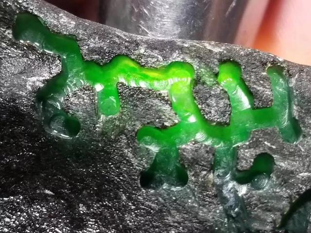 黄岩沙翡翠老坑原石特征,翡翠毛料原石-第3张图片-翡翠网 黄岩沙翡翠老坑原石特征,翡翠毛料原石-第3张图片-翡翠网