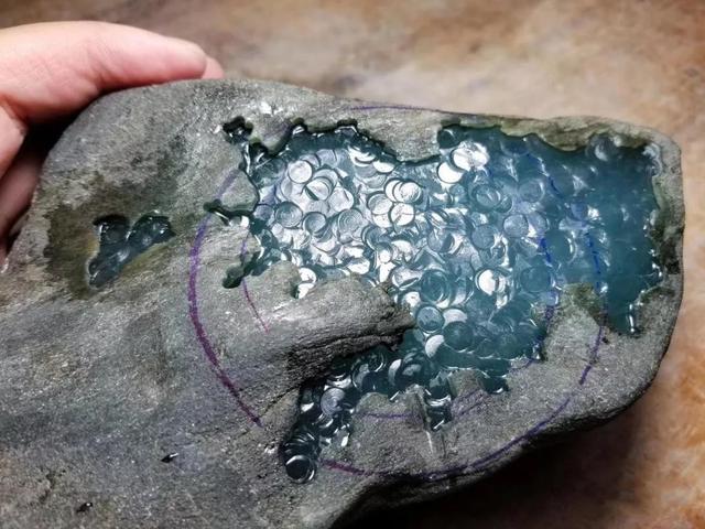 黄岩沙翡翠老坑原石特征,翡翠毛料原石-第4张图片-翡翠网 黄岩沙翡翠老坑原石特征,翡翠毛料原石-第4张图片-翡翠网