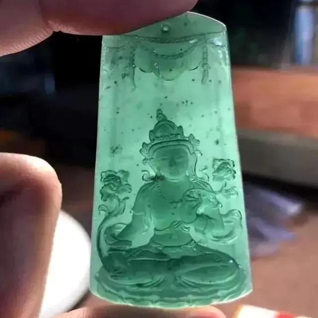 莫湾基翡翠原石漂蓝花,翡翠原石场口-第5张图片-翡翠网 莫湾基翡翠原石漂蓝花,翡翠原石场口-第5张图片-翡翠网