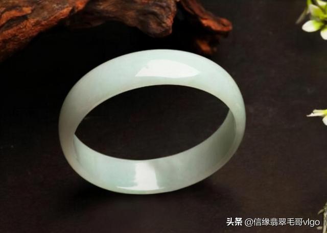 翡翠手镯面,翡翠大蛋面镶嵌款式-第7张图片-翡翠网 翡翠手镯面,翡翠大蛋面镶嵌款式-第7张图片-翡翠网