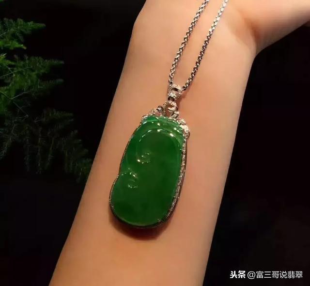 200元的翡翠手镯是真的吗,1万块翡翠手镯是真的么-第6张图片-翡翠网 200元的翡翠手镯是真的吗,1万块翡翠手镯是真的么-第6张图片-翡翠网