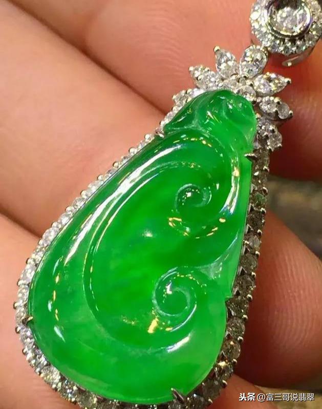 200元的翡翠手镯是真的吗,1万块翡翠手镯是真的么-第7张图片-翡翠网 200元的翡翠手镯是真的吗,1万块翡翠手镯是真的么-第7张图片-翡翠网