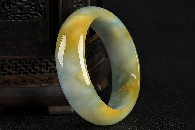 安徽黄翡翠鉴定,黄翡翠鉴定价格-第4张图片-翡翠网 安徽黄翡翠鉴定,黄翡翠鉴定价格-第4张图片-翡翠网