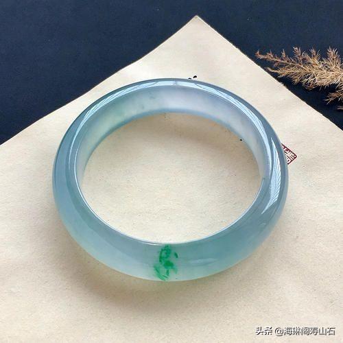 翡翠手镯薄的好吗,手镯厚的好还是薄的好-第11张图片-翡翠网 翡翠手镯薄的好吗,手镯厚的好还是薄的好-第11张图片-翡翠网