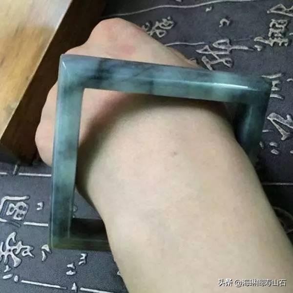 翡翠手镯薄的好吗,手镯厚的好还是薄的好-第14张图片-翡翠网 翡翠手镯薄的好吗,手镯厚的好还是薄的好-第14张图片-翡翠网