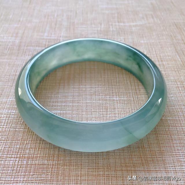 翡翠手镯款式三万左右翡翠手镯图片-第4张图片-翡翠网 翡翠手镯款式三万左右翡翠手镯图片-第4张图片-翡翠网