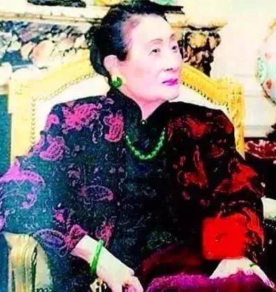 清代翡翠朝珠价格清代满绿翡翠朝珠-第4张图片-翡翠网 清代翡翠朝珠价格清代满绿翡翠朝珠-第4张图片-翡翠网