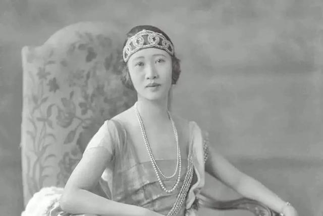 清代翡翠朝珠价格清代满绿翡翠朝珠-第6张图片-翡翠网 清代翡翠朝珠价格清代满绿翡翠朝珠-第6张图片-翡翠网