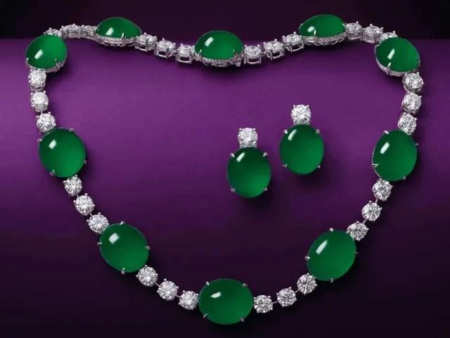 清代翡翠朝珠价格清代满绿翡翠朝珠-第17张图片-翡翠网 清代翡翠朝珠价格清代满绿翡翠朝珠-第17张图片-翡翠网