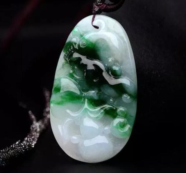 白底青种翡翠,翡翠手镯白底糯种手镯-第5张图片-翡翠网 白底青种翡翠,翡翠手镯白底糯种手镯-第5张图片-翡翠网