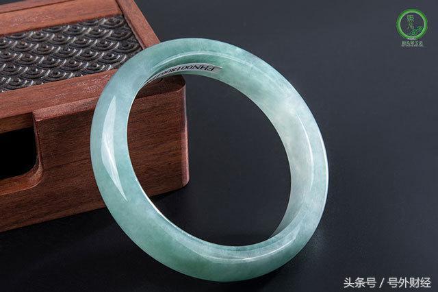 如何辨别翡翠手镯真假真假翡翠手镯的鉴别方法图解-第6张图片-翡翠网 如何辨别翡翠手镯真假真假翡翠手镯的鉴别方法图解-第6张图片-翡翠网
