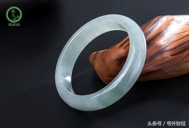如何辨别翡翠手镯真假真假翡翠手镯的鉴别方法图解-第8张图片-翡翠网 如何辨别翡翠手镯真假真假翡翠手镯的鉴别方法图解-第8张图片-翡翠网