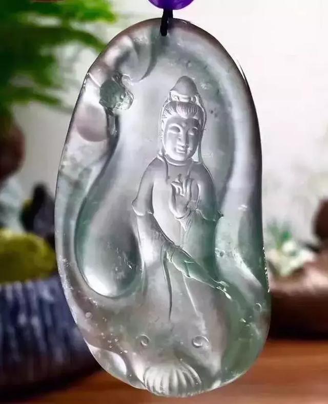 玉可以泡水保养吗,翡翠手镯保养泡在水里-第6张图片-翡翠网 玉可以泡水保养吗,翡翠手镯保养泡在水里-第6张图片-翡翠网