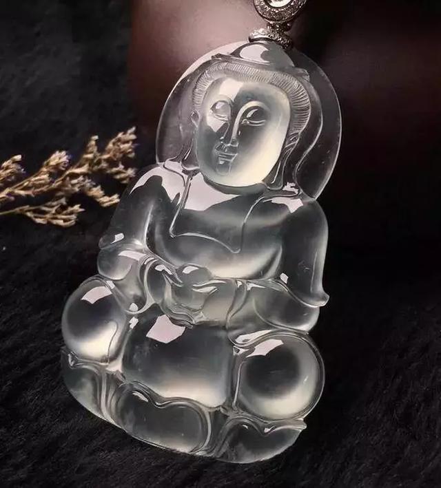 玉可以泡水保养吗,翡翠手镯保养泡在水里-第13张图片-翡翠网 玉可以泡水保养吗,翡翠手镯保养泡在水里-第13张图片-翡翠网