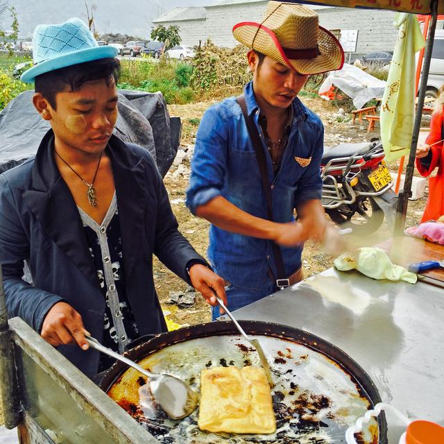云南腾冲翡翠原石在哪里,腾冲翡翠原石市场-第3张图片-翡翠网 云南腾冲翡翠原石在哪里,腾冲翡翠原石市场-第3张图片-翡翠网