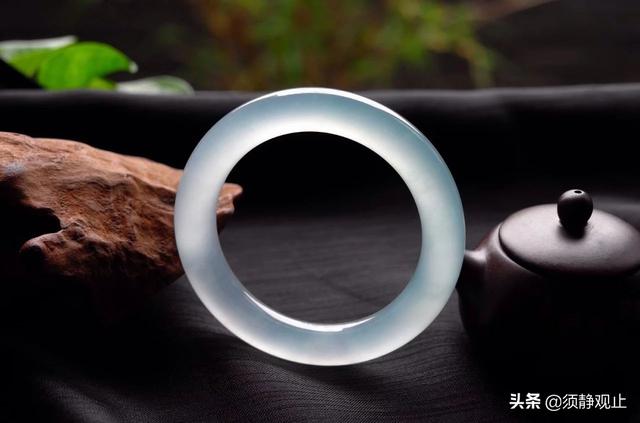 一千万满绿翡翠手镯,墨色翡翠手镯-第5张图片-翡翠网 一千万满绿翡翠手镯,墨色翡翠手镯-第5张图片-翡翠网