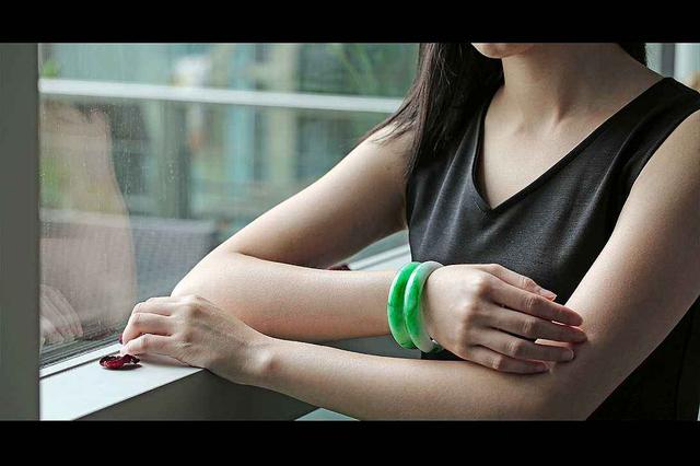 商场里的翡翠手镯好吗商场买的翡翠手镯怎么退货-第2张图片-翡翠网 商场里的翡翠手镯好吗商场买的翡翠手镯怎么退货-第2张图片-翡翠网