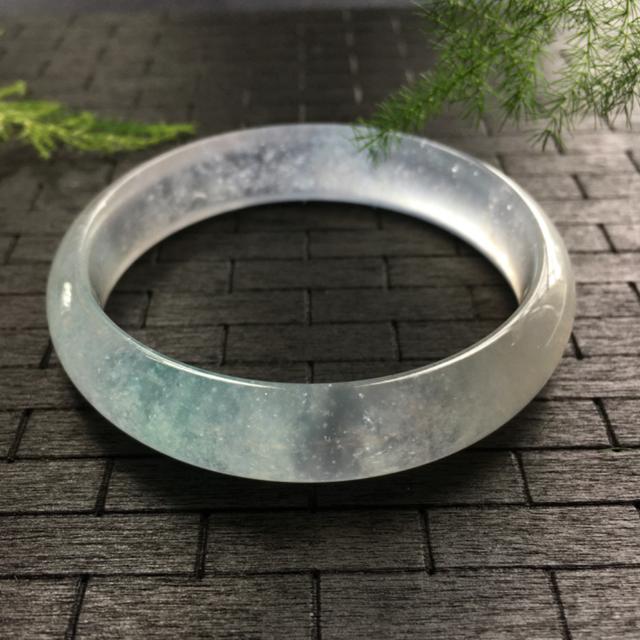 商场里的翡翠手镯好吗商场买的翡翠手镯怎么退货-第7张图片-翡翠网 商场里的翡翠手镯好吗商场买的翡翠手镯怎么退货-第7张图片-翡翠网