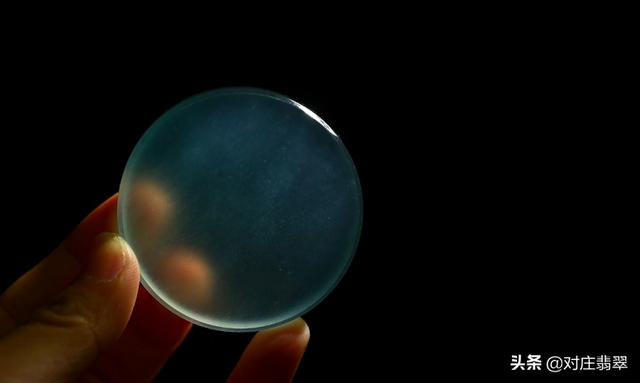 玉镯带水草的是什么玉翡翠水草手镯-第1张图片-翡翠网 玉镯带水草的是什么玉翡翠水草手镯-第1张图片-翡翠网