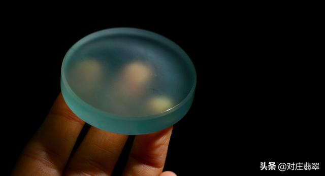 玉镯带水草的是什么玉翡翠水草手镯-第2张图片-翡翠网 玉镯带水草的是什么玉翡翠水草手镯-第2张图片-翡翠网