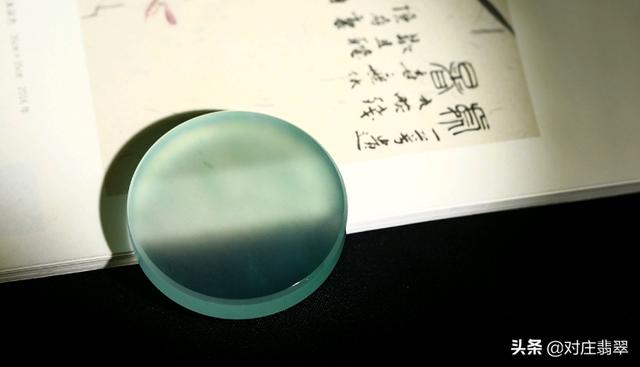 玉镯带水草的是什么玉翡翠水草手镯-第3张图片-翡翠网 玉镯带水草的是什么玉翡翠水草手镯-第3张图片-翡翠网