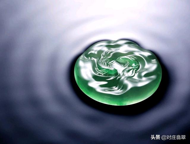 玉镯带水草的是什么玉翡翠水草手镯-第6张图片-翡翠网 玉镯带水草的是什么玉翡翠水草手镯-第6张图片-翡翠网